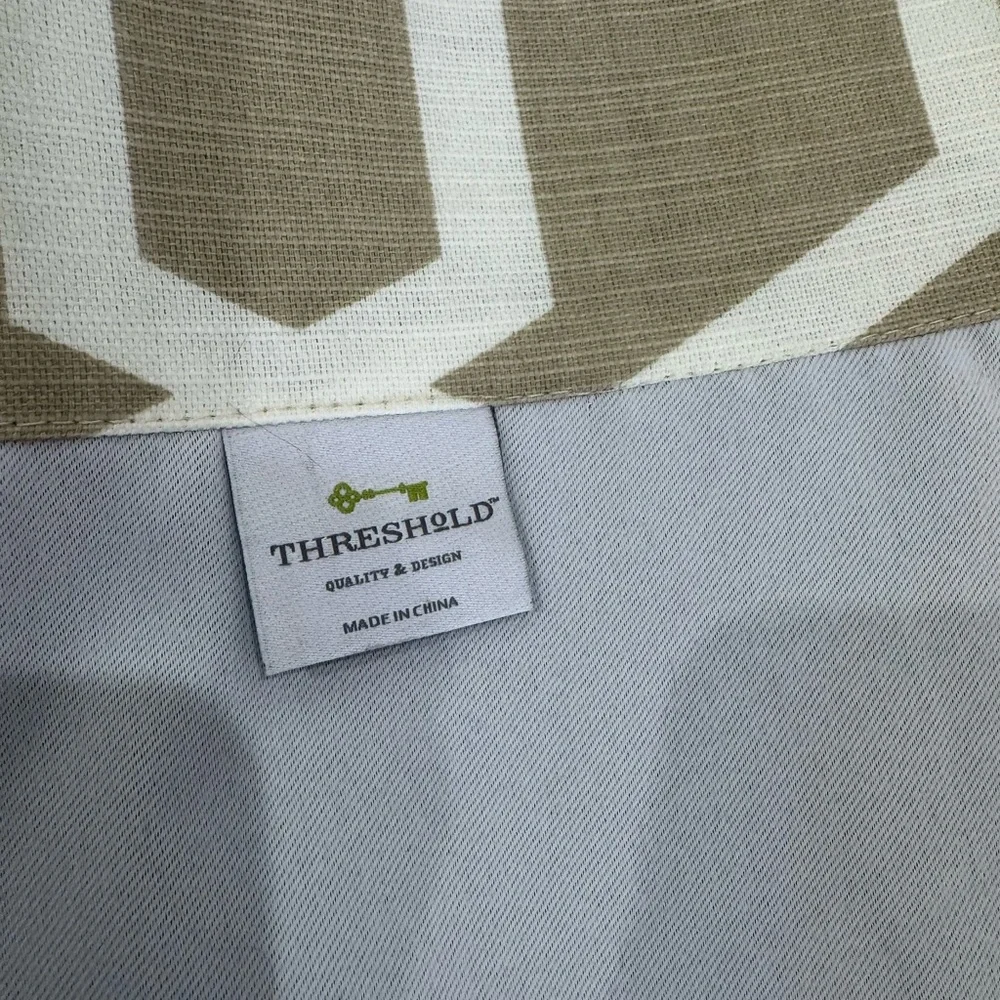 NWOT ONE panel Approx 54x84 Blackout Curtain Threshold‎ Tan White